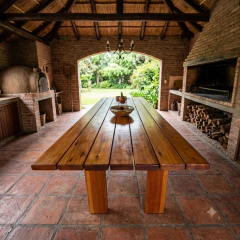 Mesa rústica madera en internet