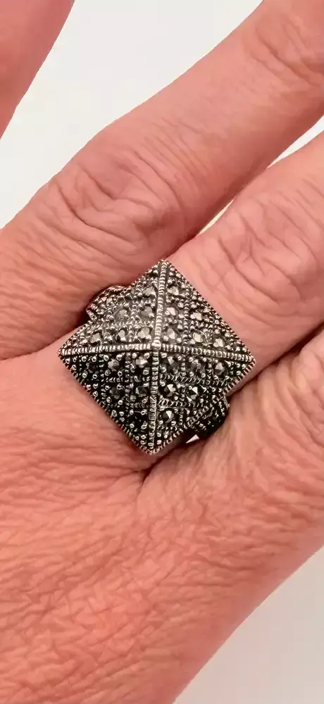 Anel de Pirâmide com marcassita N19 - comprar online