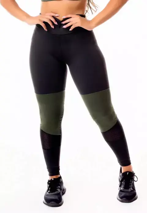 Calça Legging Fitness Academia Preta com Fit Cintura Alta Verde Militar e Detalhe em Tela Dry | REF: SV14