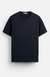 Camiseta slim fit confeccionada em tecido de algodão com elasticidade. Decote redondo e manga curta. Mais leve que o nosso modelo básico Medium Weight