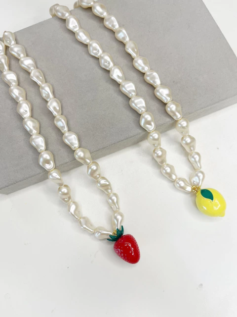 Colar pérola fruta