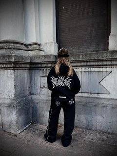 Buzo Boxy Fit Negro Disorder en internet