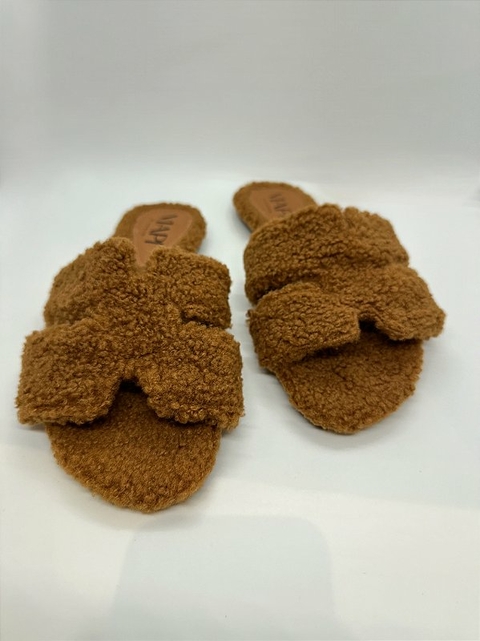 PANTUFA HELENA CARAMELO
