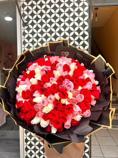 RAMO 100 ROSAS MIXTAS