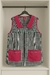 Poncho caudrille negro con cuello y bolsillos rosa detalles en celeste