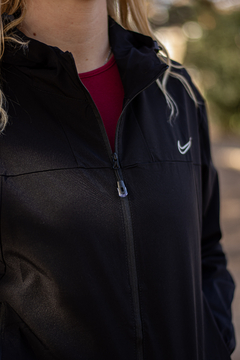 Campera rompeviento nike negra – importada - tienda online