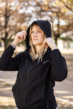 Imagen de Campera rompeviento nike negra – importada