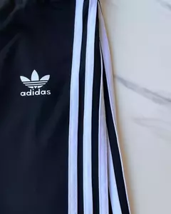 Biker Adidas en internet