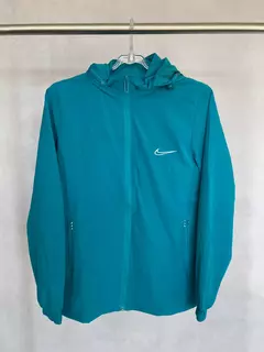 Campera Rompeviento Importada – Talle M - comprar online