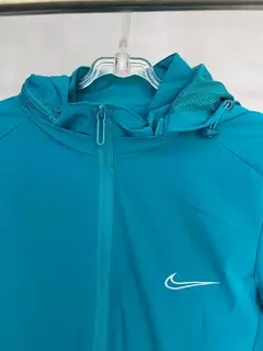Campera Rompeviento Importada – Talle M en internet