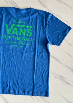 Remera vans of the wall en internet