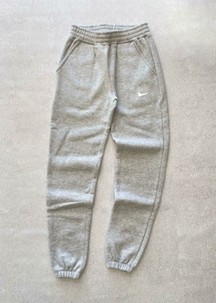 Jogging nike gris - falla (talle XXL)