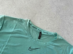 Remera deportiva nike - falla (talle XL) - Athenea