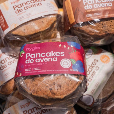 Pancakes de avena y frutos rojos By Giro - comprar online