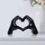 Resina amor gesto estátuas esculturas ornamento de mesa escultura estatuetas lu - comprar online