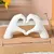 Resina amor gesto estátuas esculturas ornamento de mesa escultura estatuetas lu - comprar online