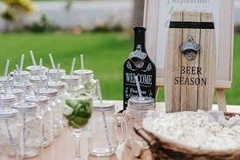 Banner de la categoría  Estación de bebidas y cocteles con bartender