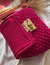 Rosa (bolsa pink com fecho dourado) Areia (bolsa nude com fecho prateado)