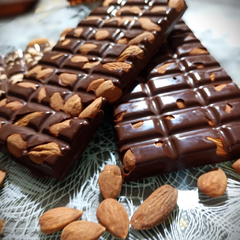 Tableta de chocolate semiamargo con almendras en internet