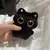 Chaveiro de gato preto com olhos grandes na internet