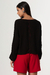 Blusa Preta Manga 7/8 com Detalhes em Pesponto Vermelho na internet