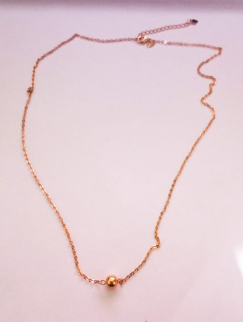 Colar longo com esfera dourado