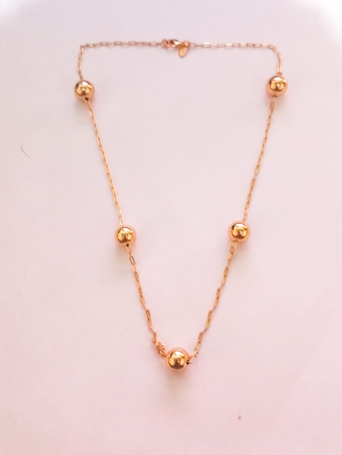 Gargantilha esfera dourado