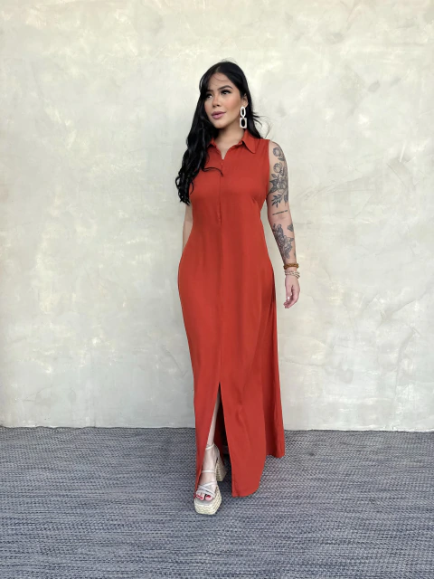 Vestido Longo com Gola e Decote com Zíper
