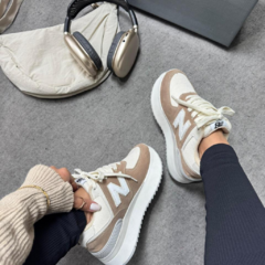 Tênis New Balance Bege Branco 574 Plataforma - comprar online