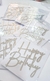 Topo de bolo em papel com a frase "Happy birthday" na cor prata