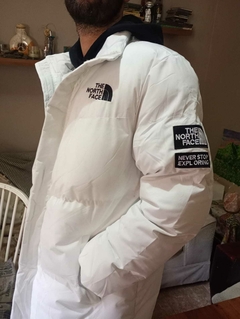 CAMPERA IMPERMEABLE THE NORTH FACE BLANCA - comprar online