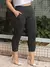 CALÇA CAPRI FEMININA JACQUARD LINHO COM BOLSO E BOTAO.