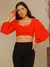 Cropped com manga longa/Blusa/Com botao lastex/Liso
