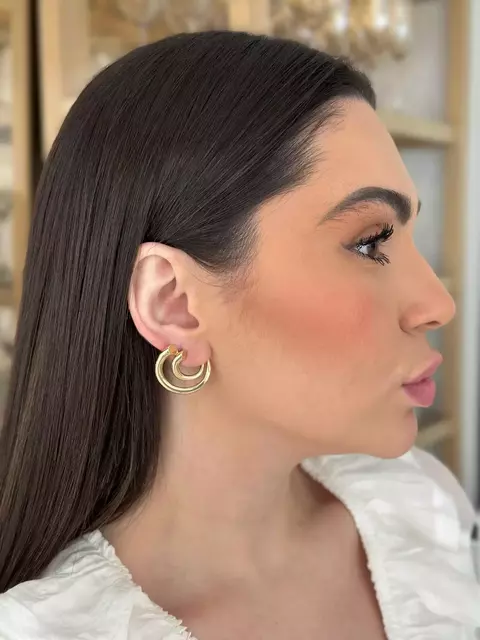 brinco folheado a ouro 18k com faixa vazada