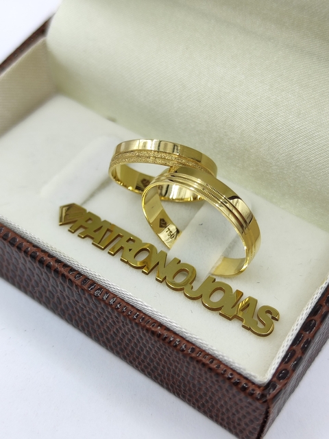 Aliança de Ouro 18k 5mm | Com Friso Lateral Diamantado e Polido - comprar online