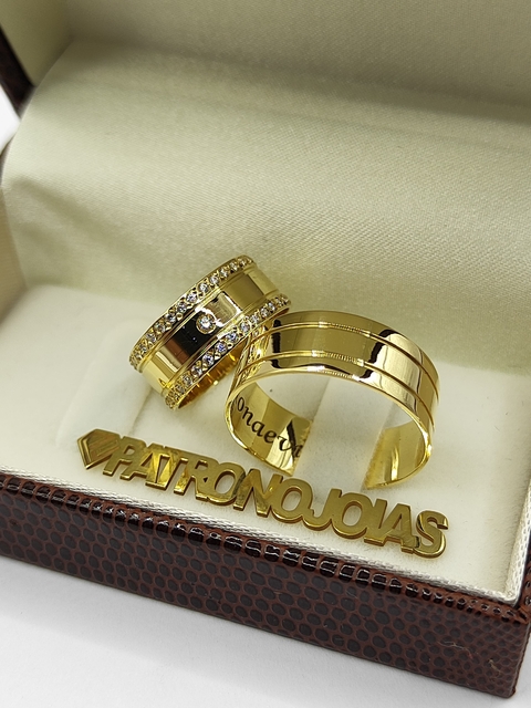 Aliança de Ouro 18k 7mm | Frisos Duplos e Duas Fileiras Cravejadas - comprar online