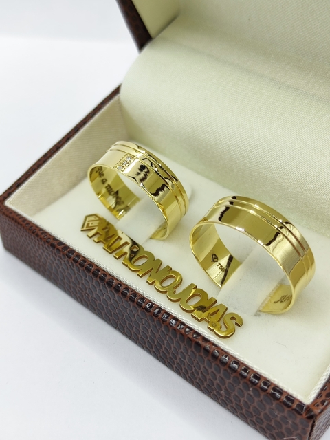 Aliança de Ouro 18k 6mm | Friso Duplo Lateral com Duas Pedras Cravejadas - comprar online
