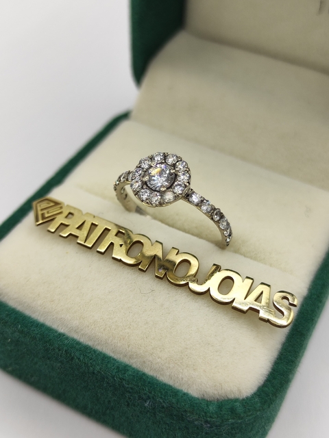 Anel Solitário com Pedras Cravejadas | Patrono Joias - comprar online