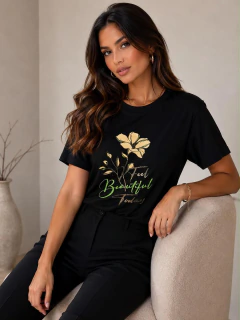T-Shirt Malha Fria "Flor Brilho"