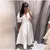 Vestido Bella Vibe – Feminino Longo com Botões e Decote V Minimalista - loja online