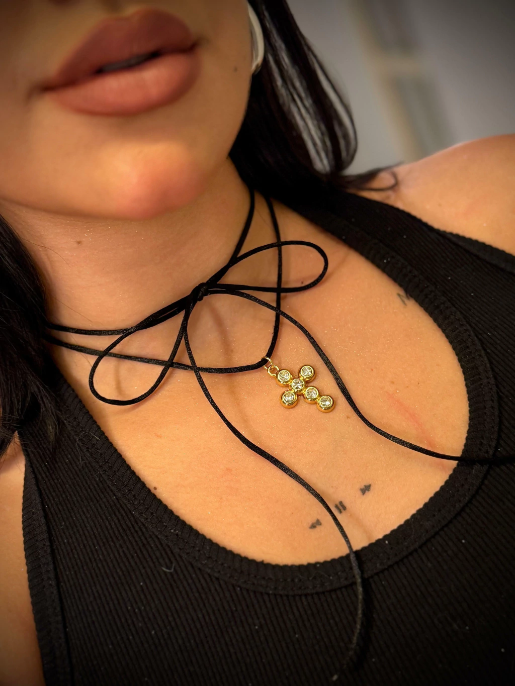 Choker colar gargantilha multiformas ajustável feminino em cordão preto com amarração prática