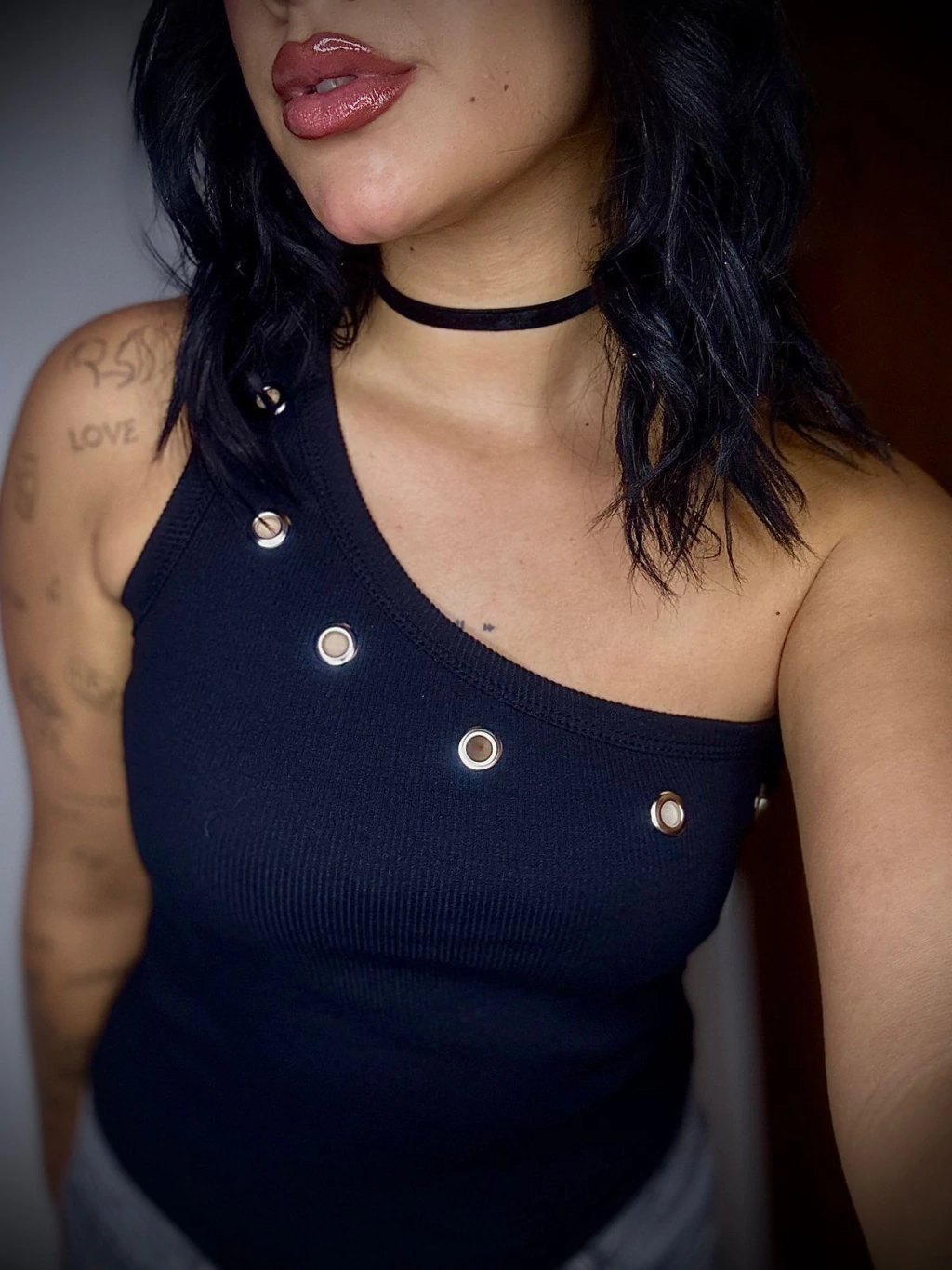 Blusa Feminina Um Ombro Só com Ilhoses – Top Ribana Assimétrico Streetwear STYPS