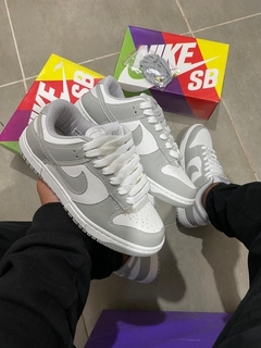 Dunk Low Cinza na internet
