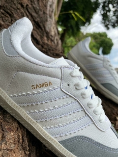 Adidas Samba - Gelo na internet