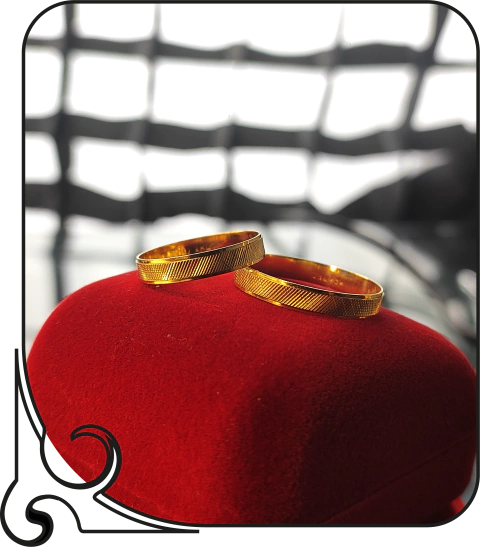 Par de Alianças de Ouro 18K com Textura Diagonal Elegante - comprar online