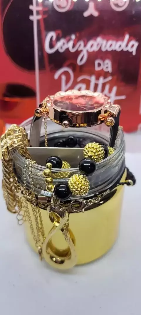 Potinho dourado cheio de misterio