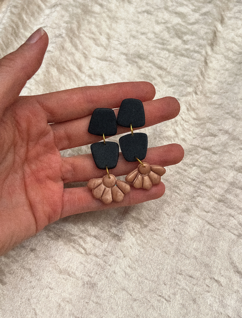 Candelabro con Flor Dorada - Combinaciones Personalizadas Disponibles - comprar en línea