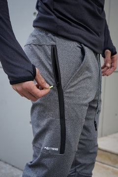 Pantalon Deportivo Tech Gris Melange - comprar online