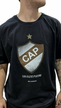 Remera Escudo Platense - comprar online