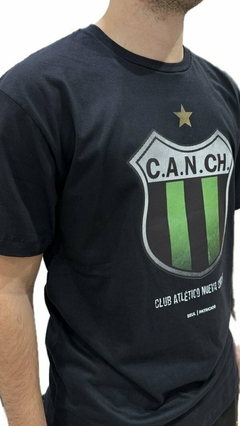 Remera Escudo Nueva Chicago en internet